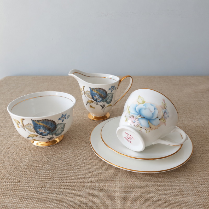 set-te-vintage-ingles-floral-azul-dorado-nova-vita.jpg